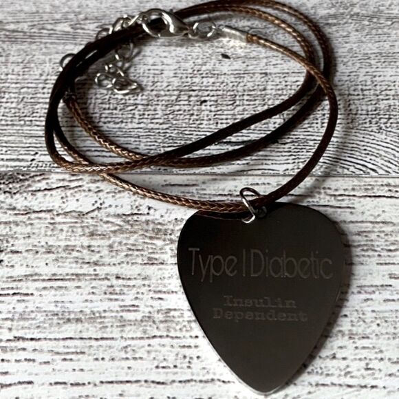 T1D Medical Alert, Guitar Pick Charm & Adjustable Rope, Unisex - Picture 9 of 10